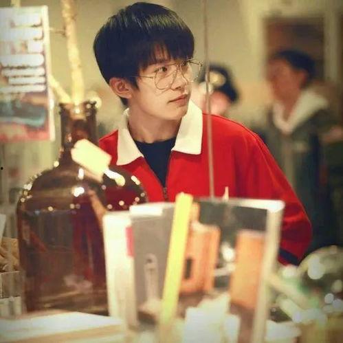 易烊千玺高清图片